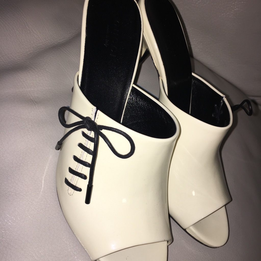 Authentic Gucci Off White Open Toe Sandals